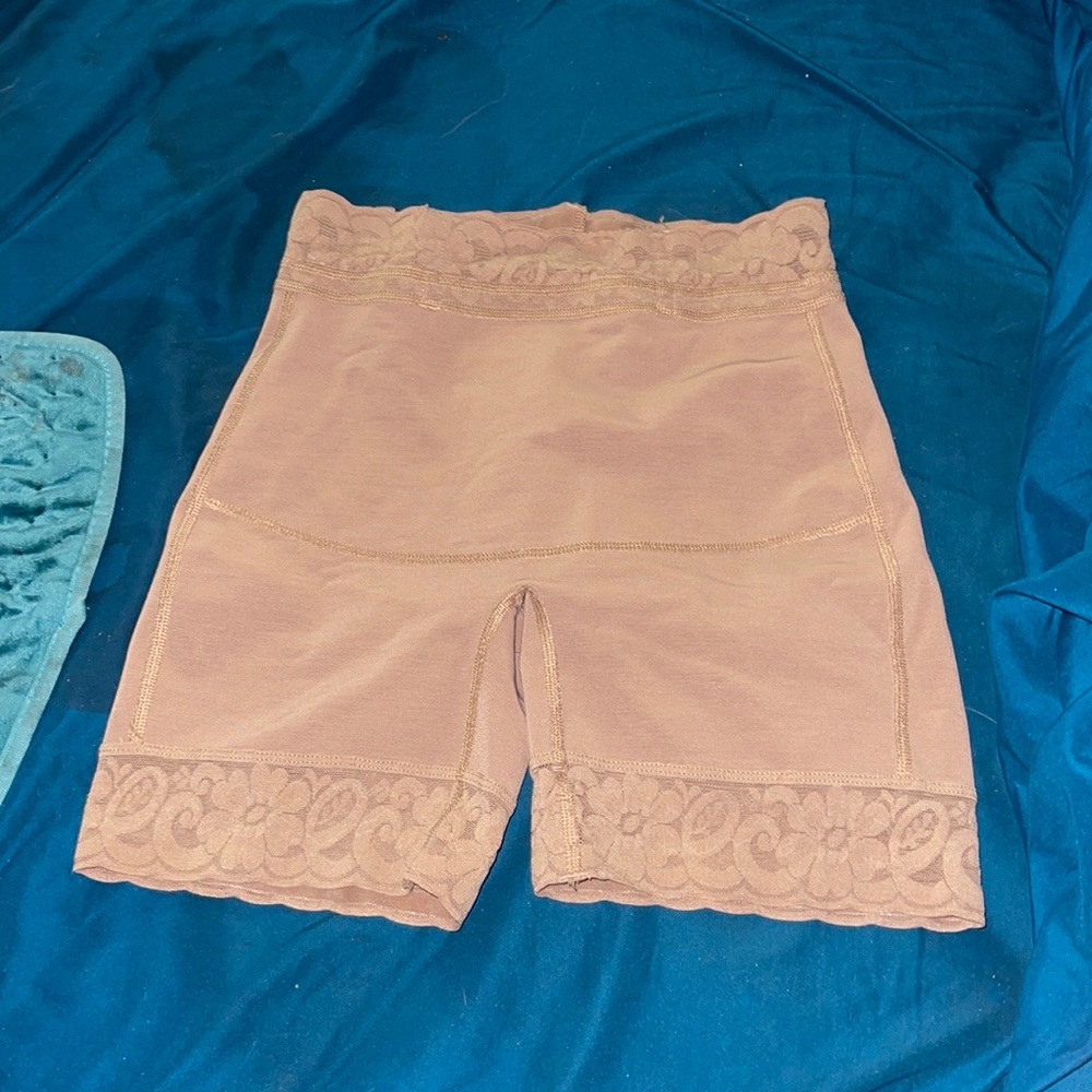 Jackie London Columbia Shapewear!